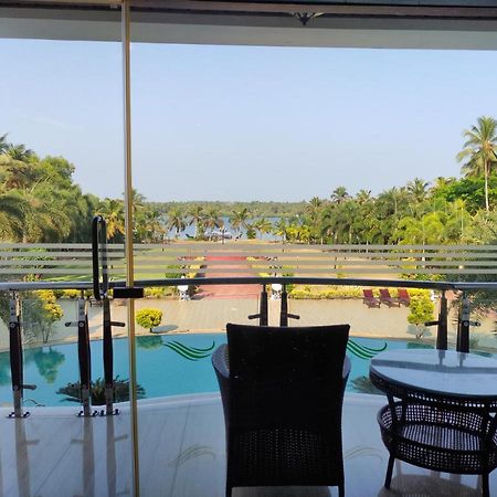 Lake Palace Trivandrum Vettutura Екстериор снимка