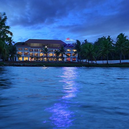 Lake Palace Trivandrum Vettutura Екстериор снимка