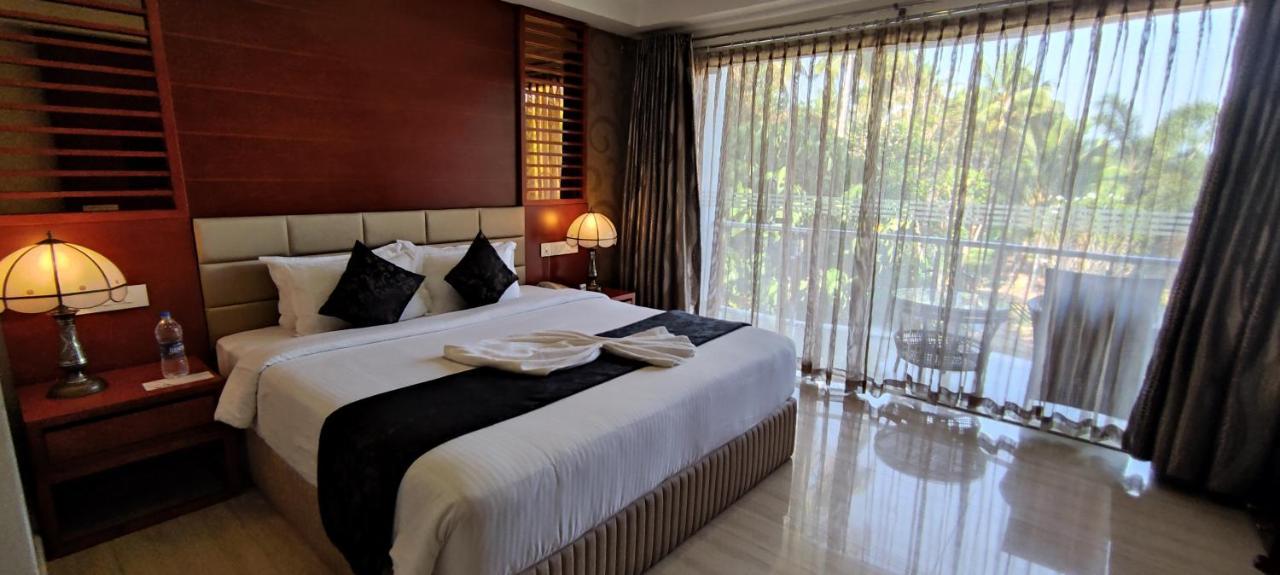 Lake Palace Trivandrum Vettutura Екстериор снимка