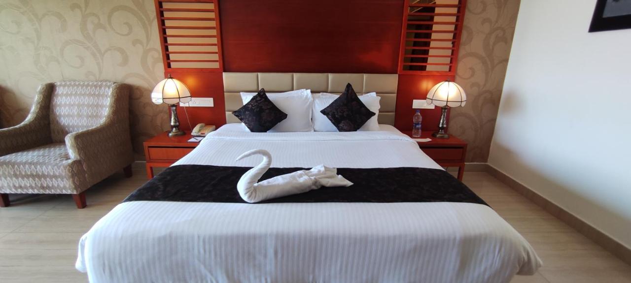 Lake Palace Trivandrum Vettutura Екстериор снимка
