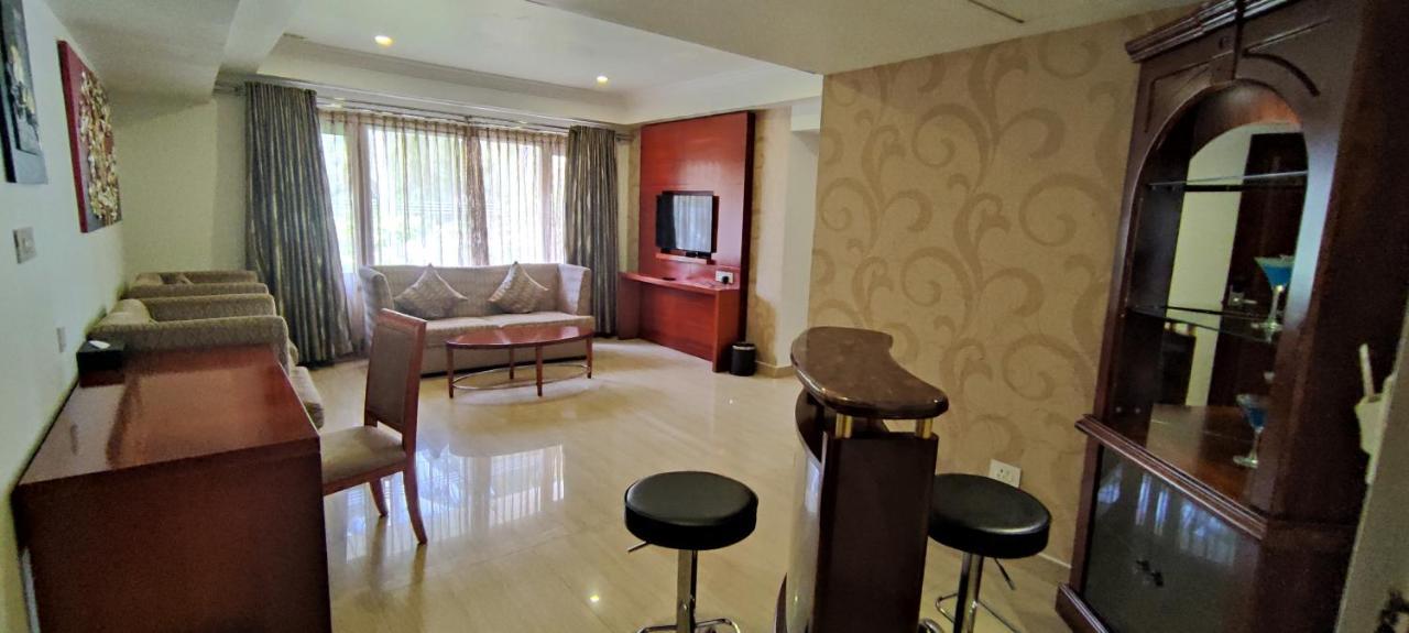 Lake Palace Trivandrum Vettutura Екстериор снимка