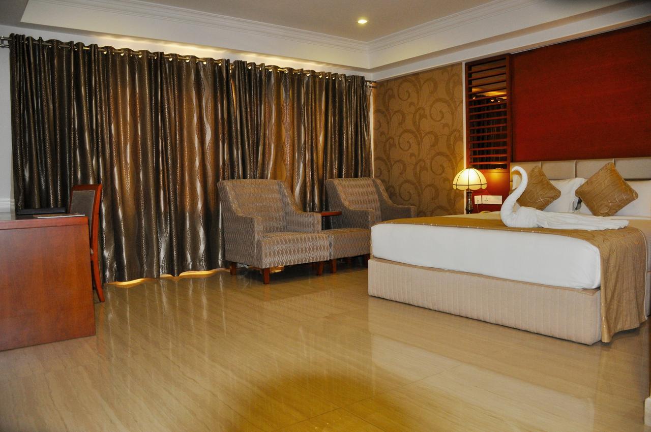 Lake Palace Trivandrum Vettutura Екстериор снимка