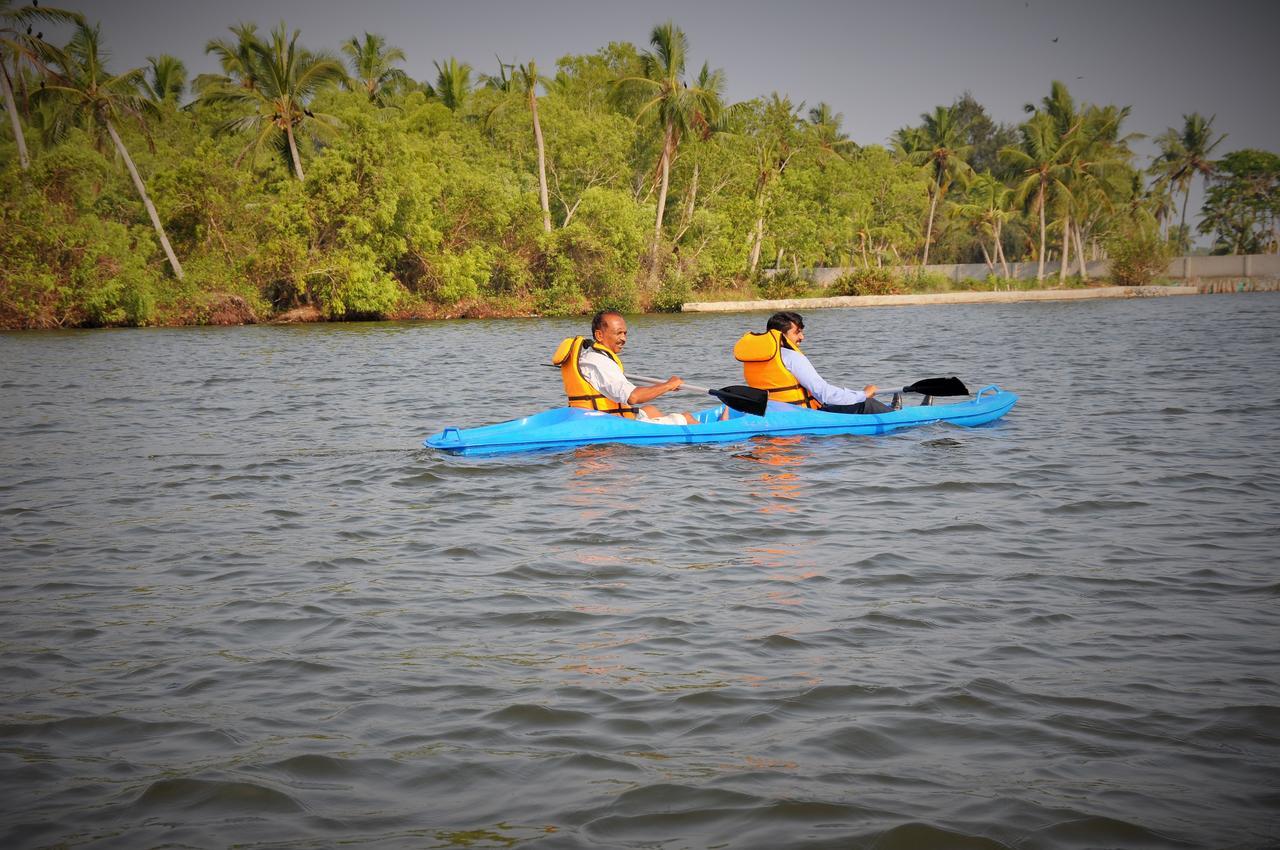 Lake Palace Trivandrum Vettutura Екстериор снимка