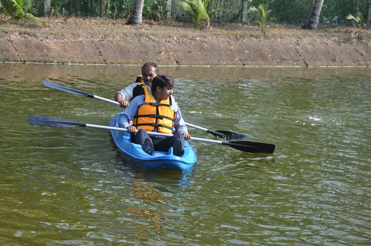 Lake Palace Trivandrum Vettutura Екстериор снимка
