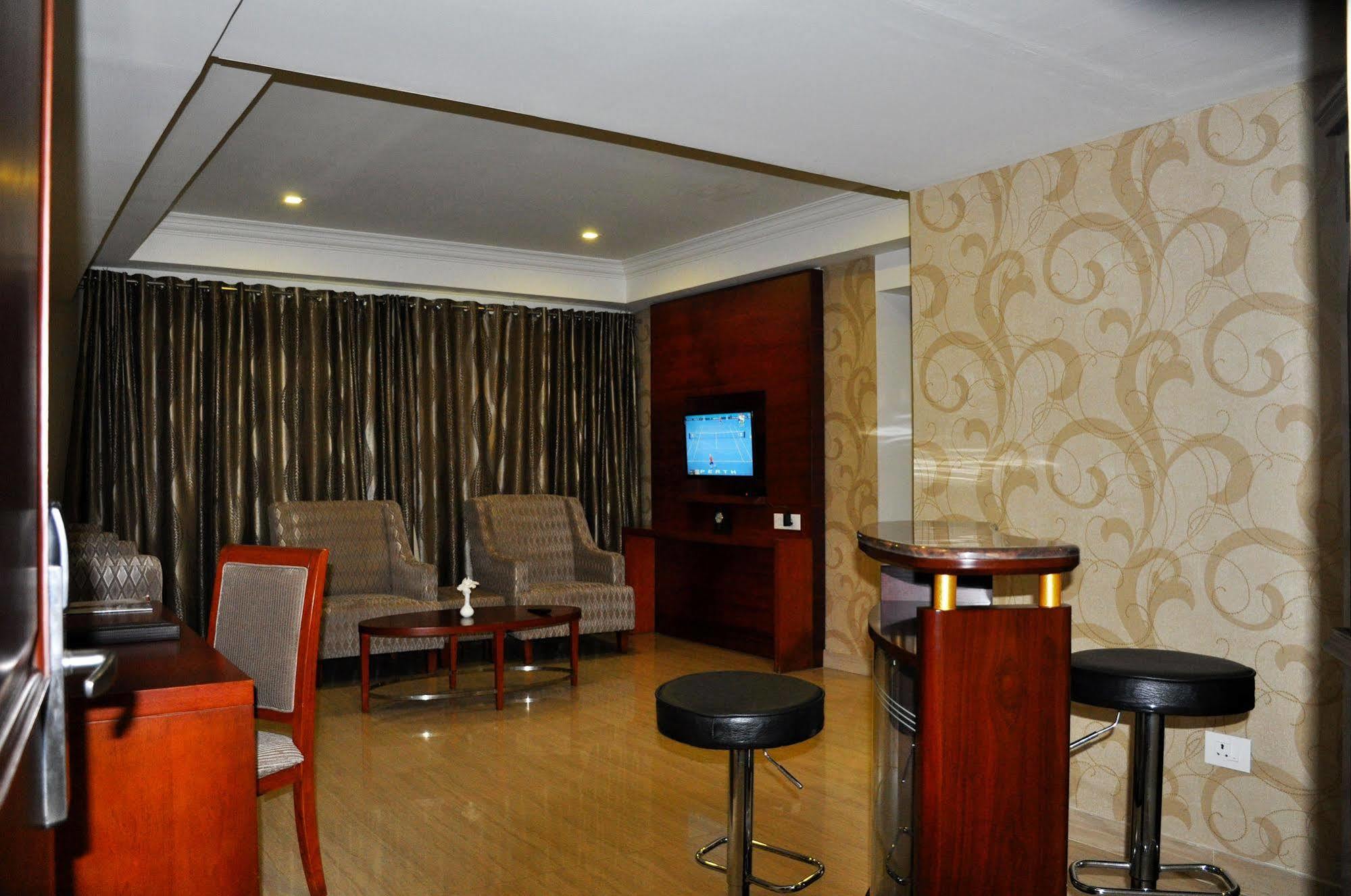 Lake Palace Trivandrum Vettutura Екстериор снимка