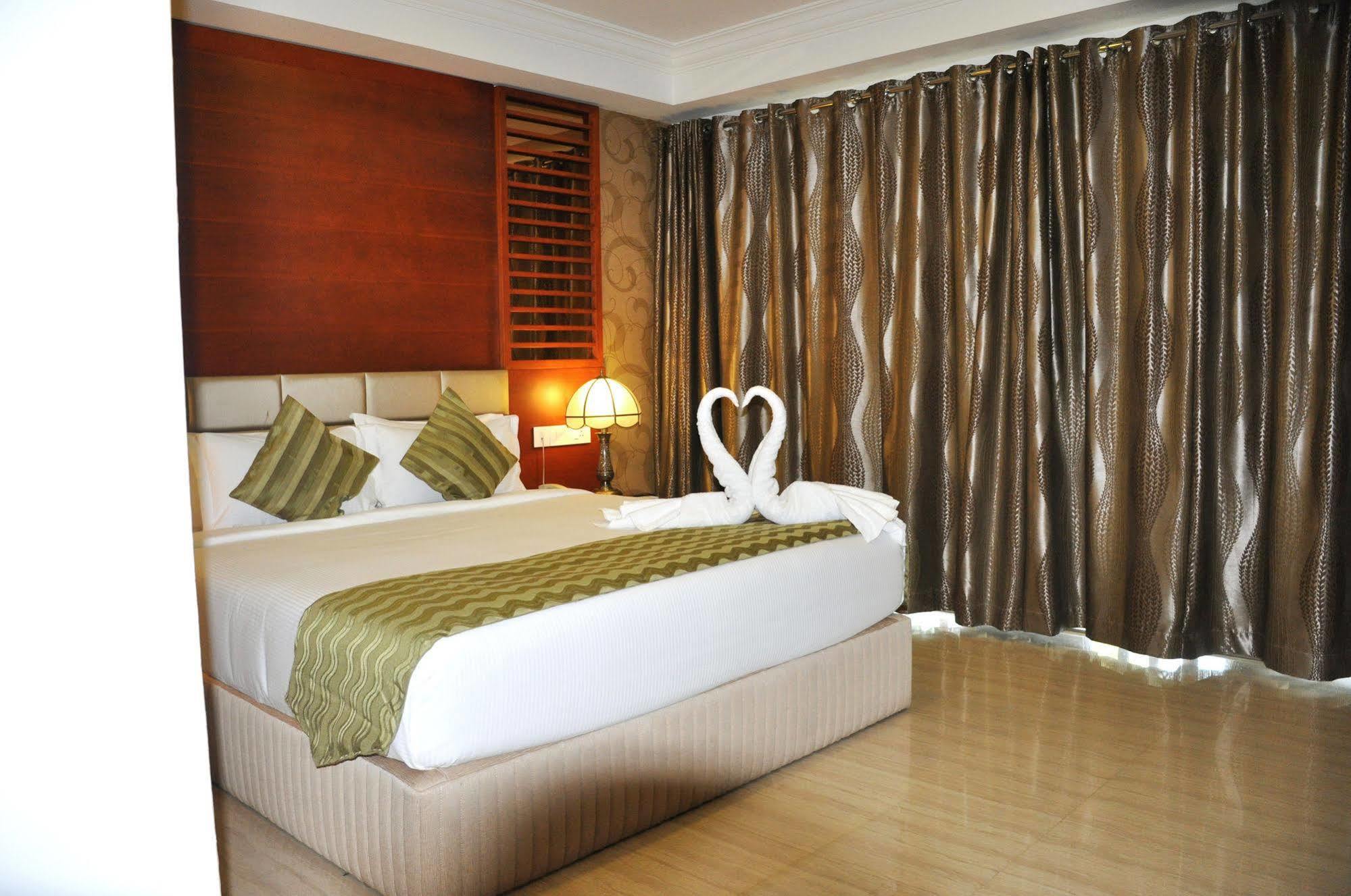 Lake Palace Trivandrum Vettutura Екстериор снимка