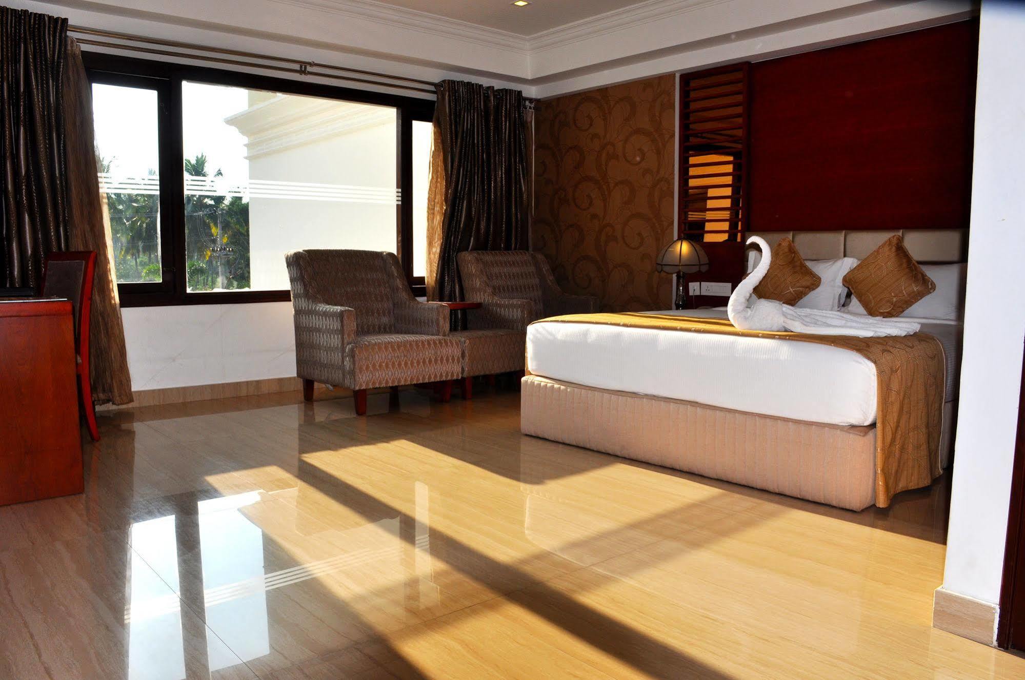 Lake Palace Trivandrum Vettutura Екстериор снимка