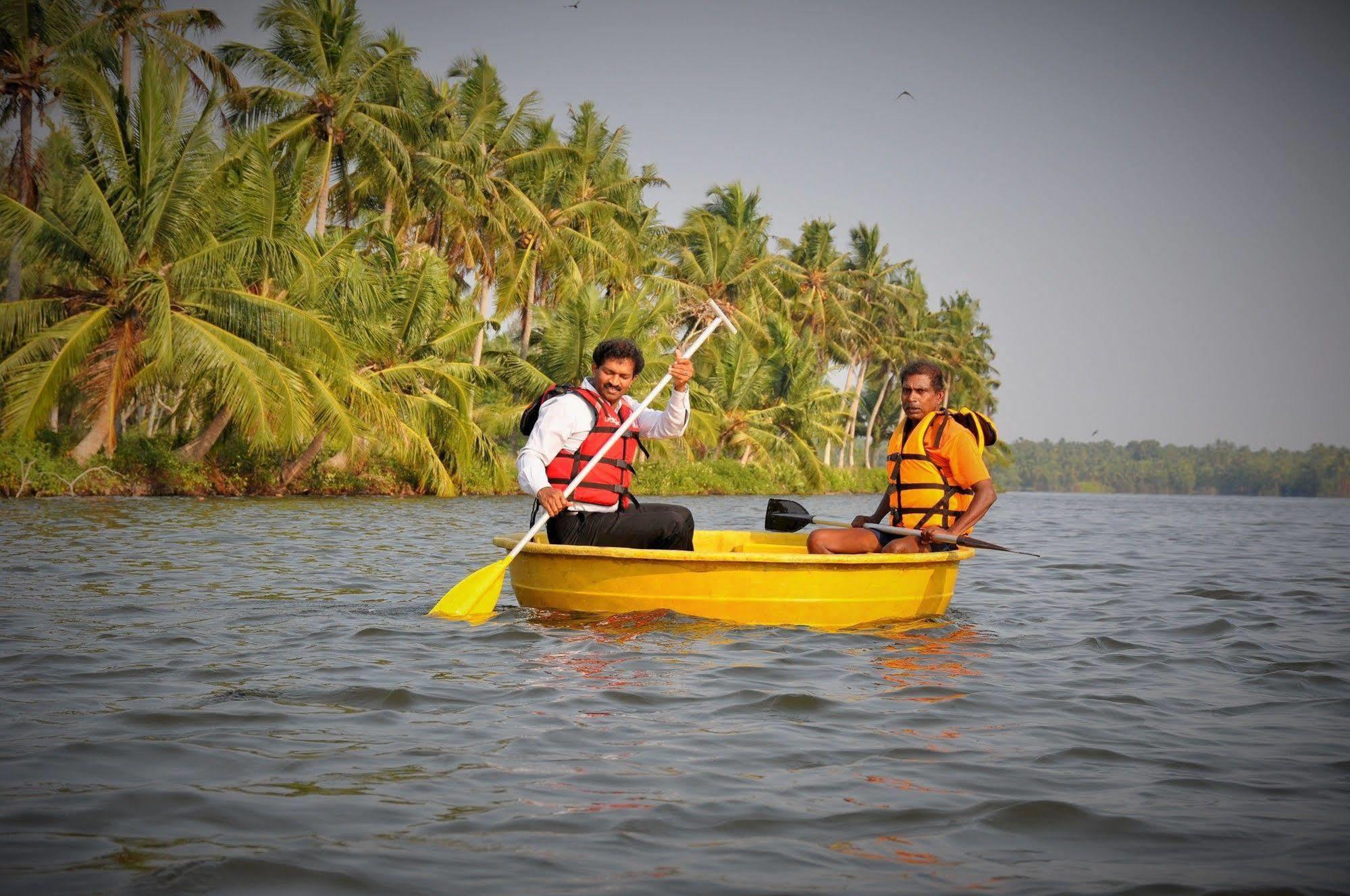 Lake Palace Trivandrum Vettutura Екстериор снимка