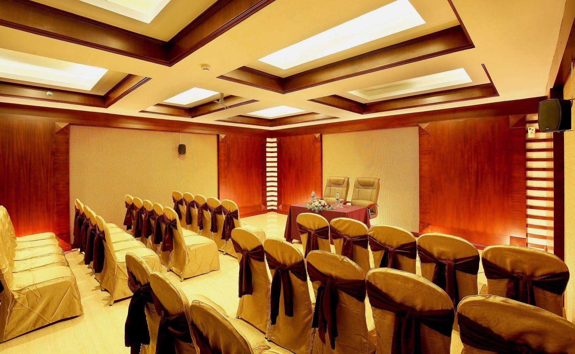 Lake Palace Trivandrum Vettutura Екстериор снимка