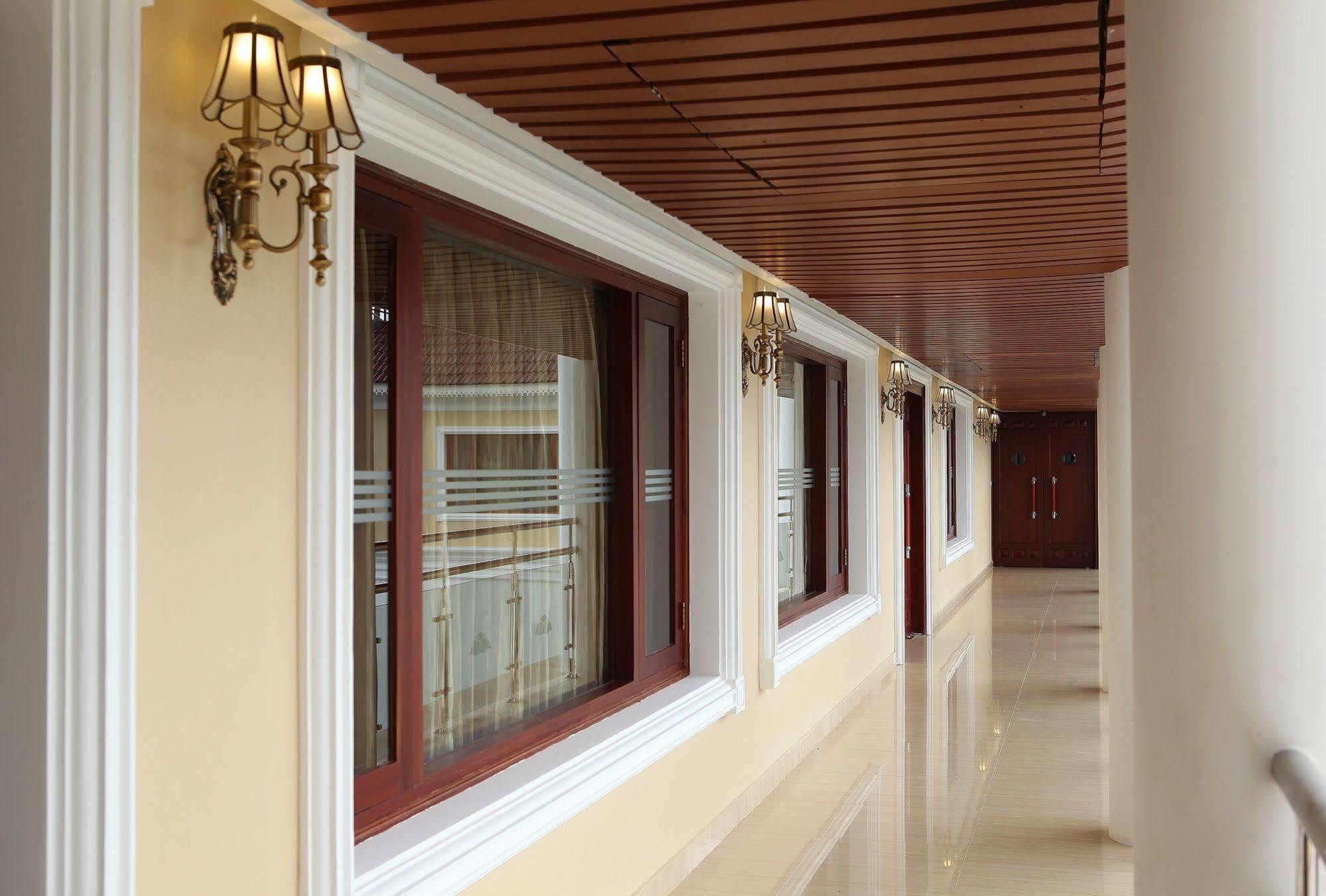 Lake Palace Trivandrum Vettutura Екстериор снимка