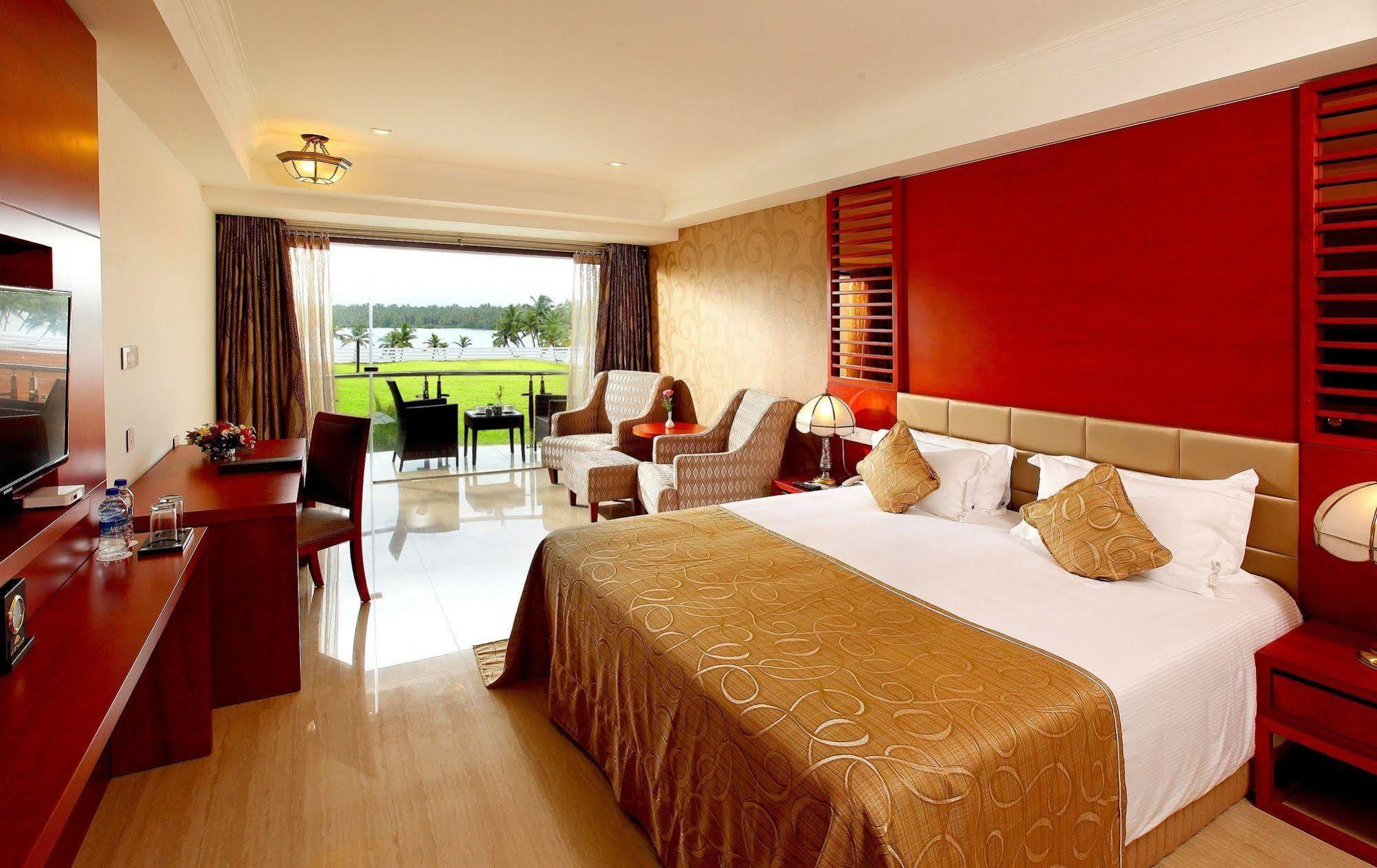 Lake Palace Trivandrum Vettutura Екстериор снимка