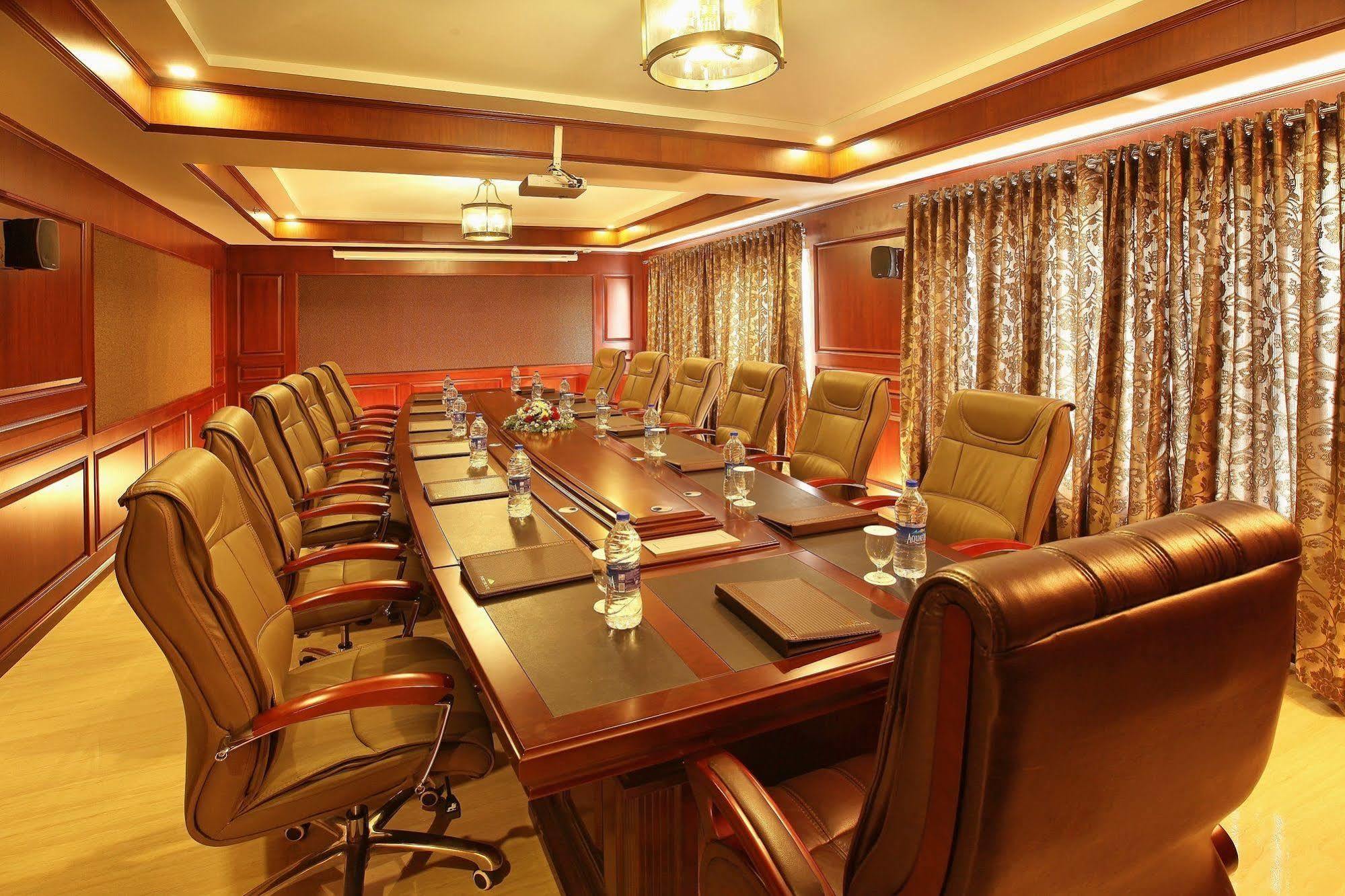 Lake Palace Trivandrum Vettutura Екстериор снимка