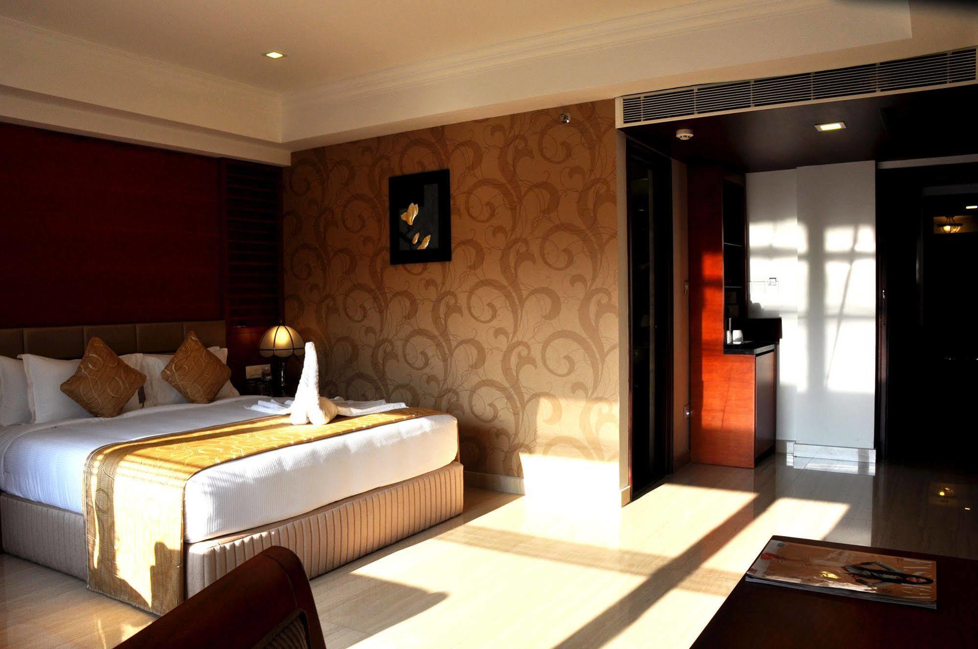 Lake Palace Trivandrum Vettutura Екстериор снимка